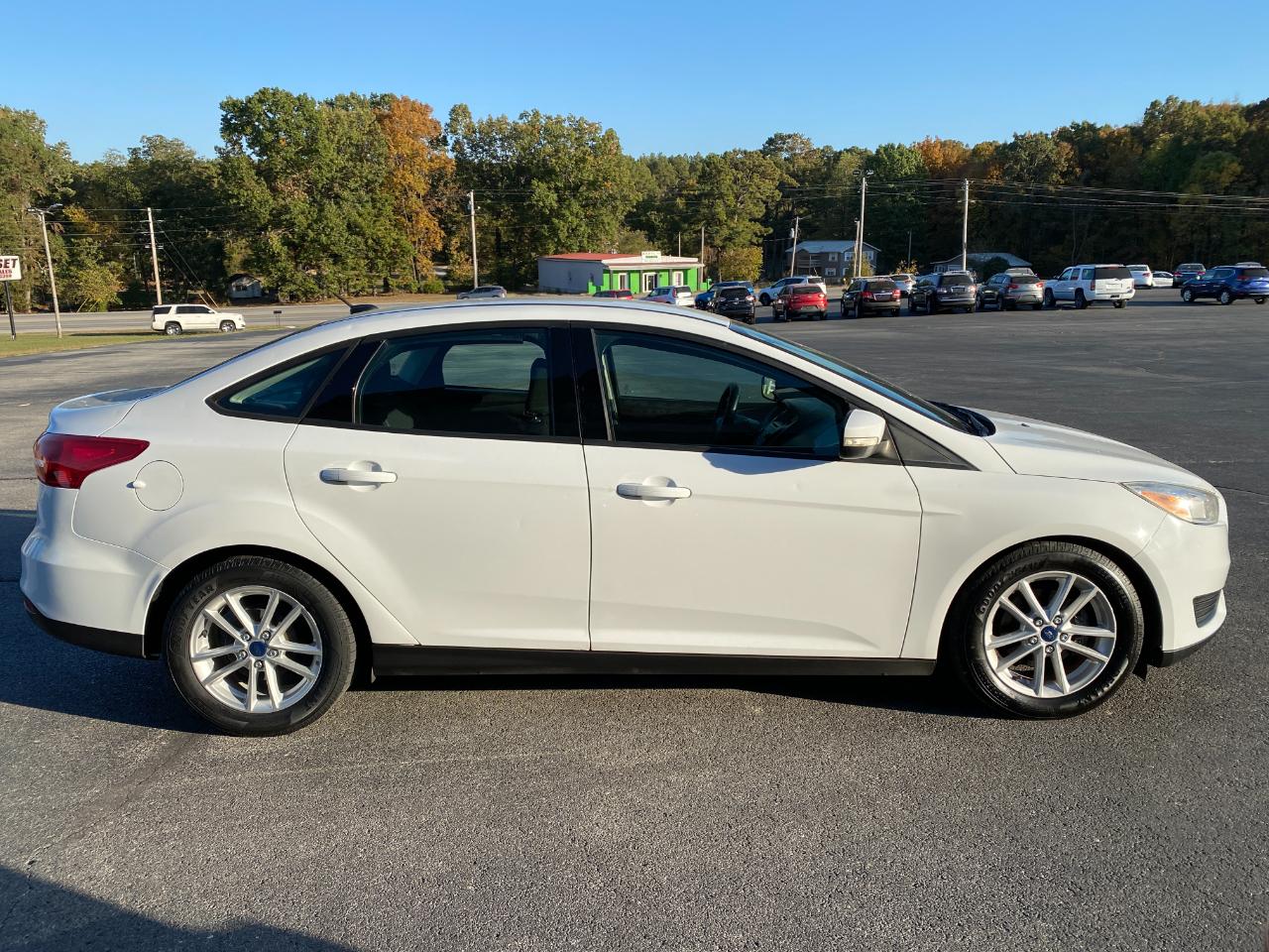 Ford Focus SE Sedan 2016