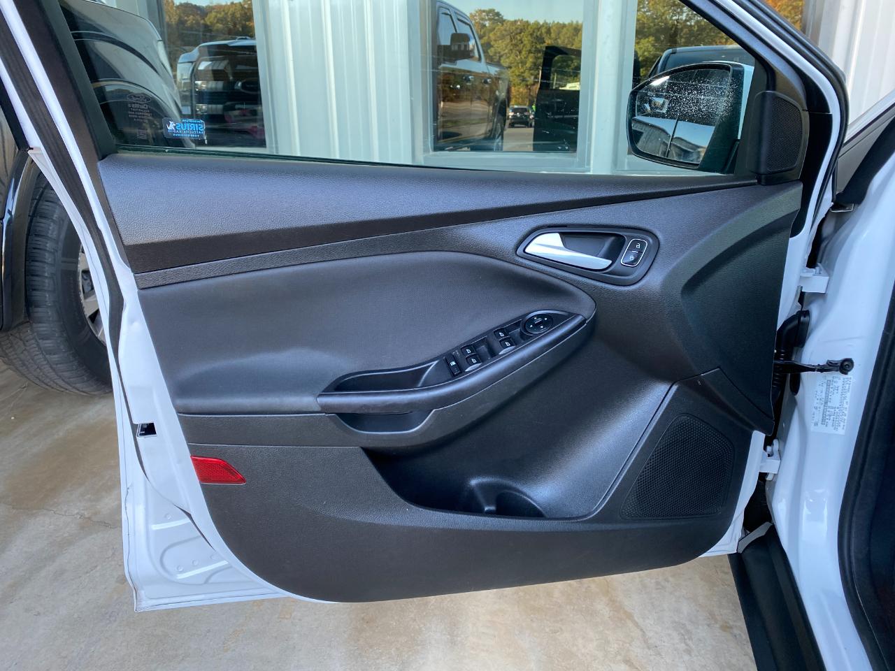 Ford Focus SE Sedan 2016
