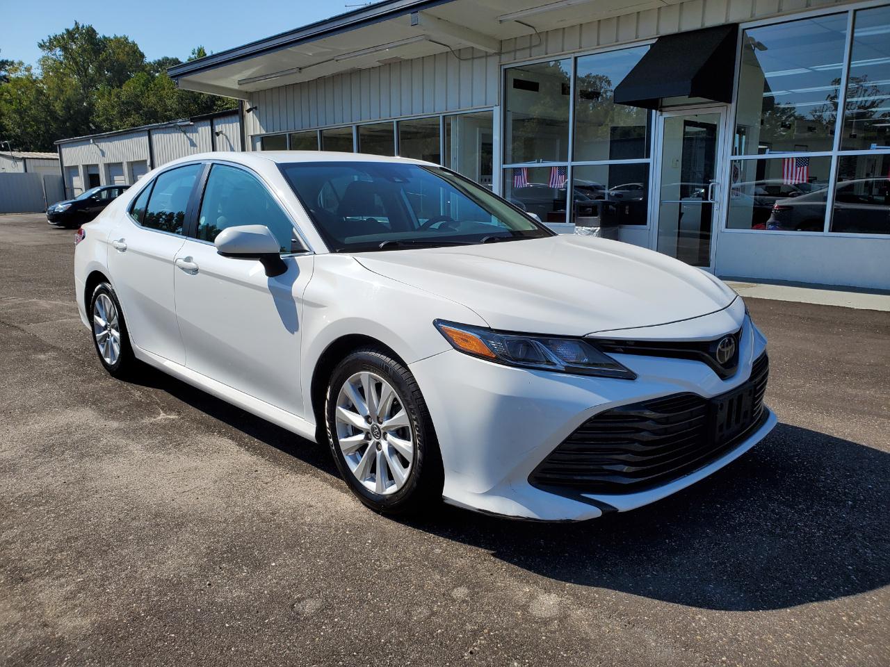 2020 Toyota Camry LE Auto (Natl)