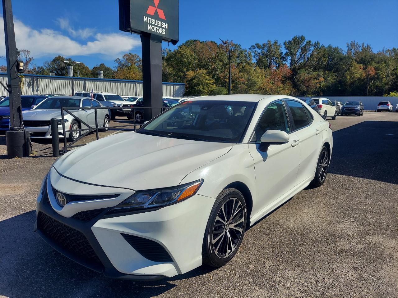 2020 Toyota Camry SE Auto (Natl)