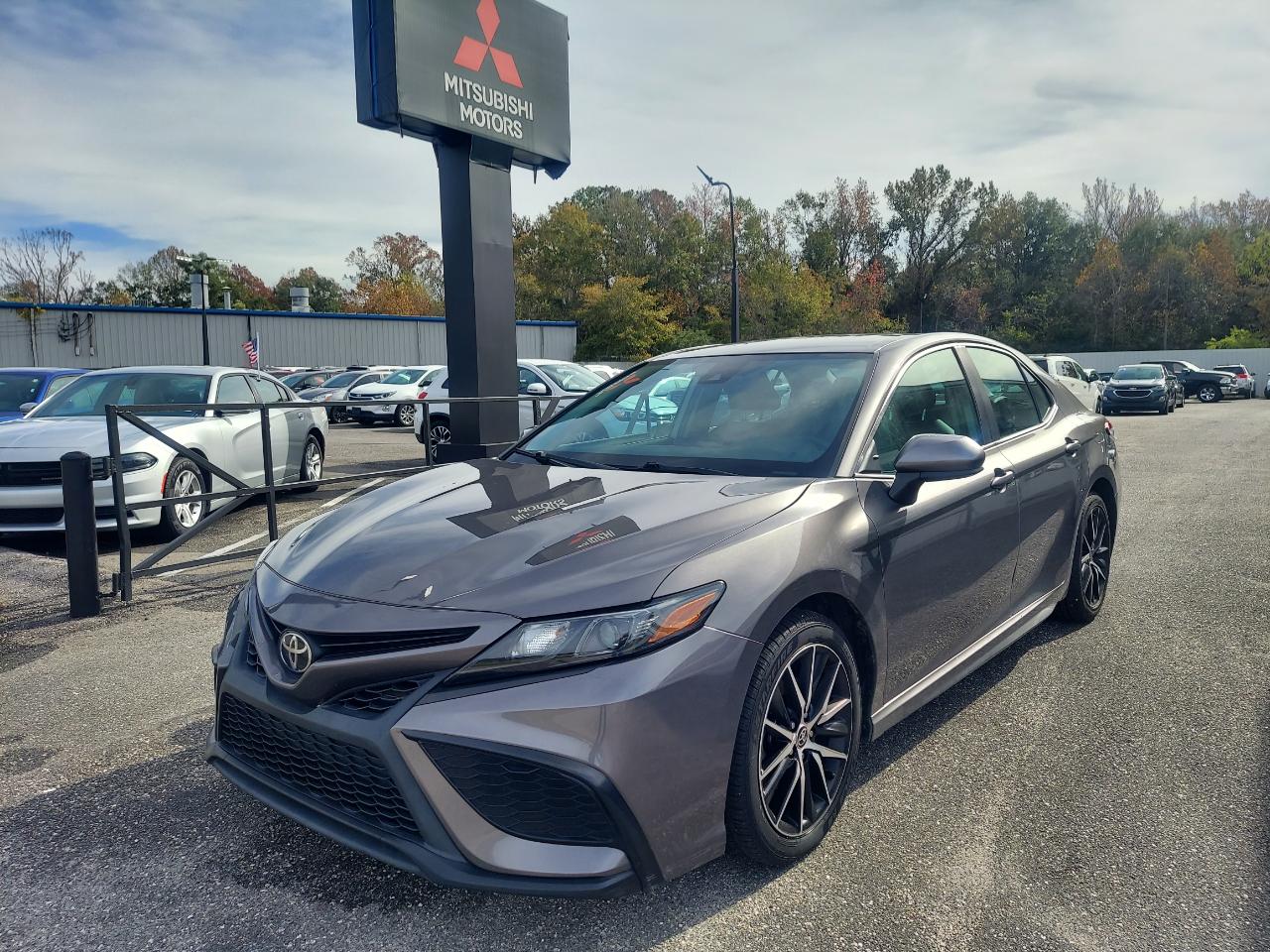 Toyota Camry SE Auto (Natl) 2021