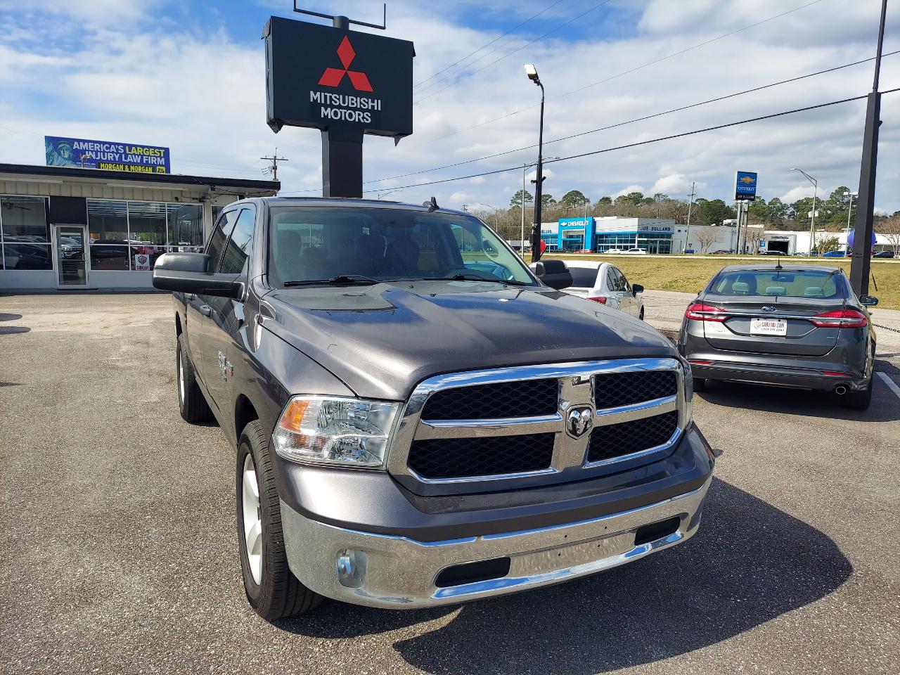RAM 1500 Classic Tradesman 4x4 Crew Cab 5'7" Box 2022