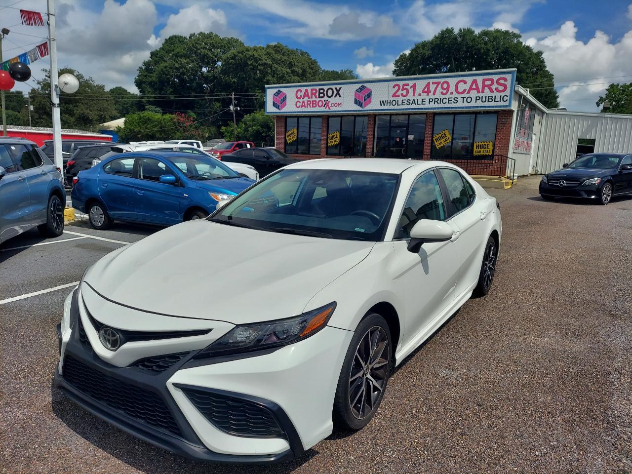 Toyota Camry SE Auto (Natl) 2021