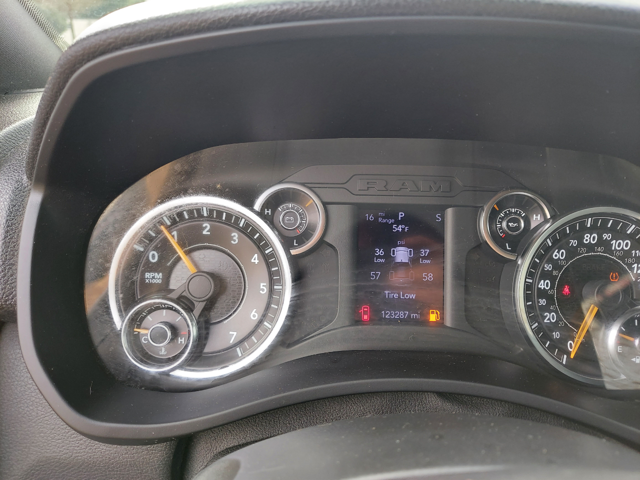 RAM 2500 Big Horn 4x4 Crew Cab 6'4" Box 2021