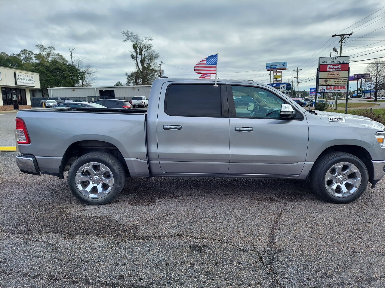 RAM 1500 Big Horn 4x4 Crew Cab 5'7" Box 2020