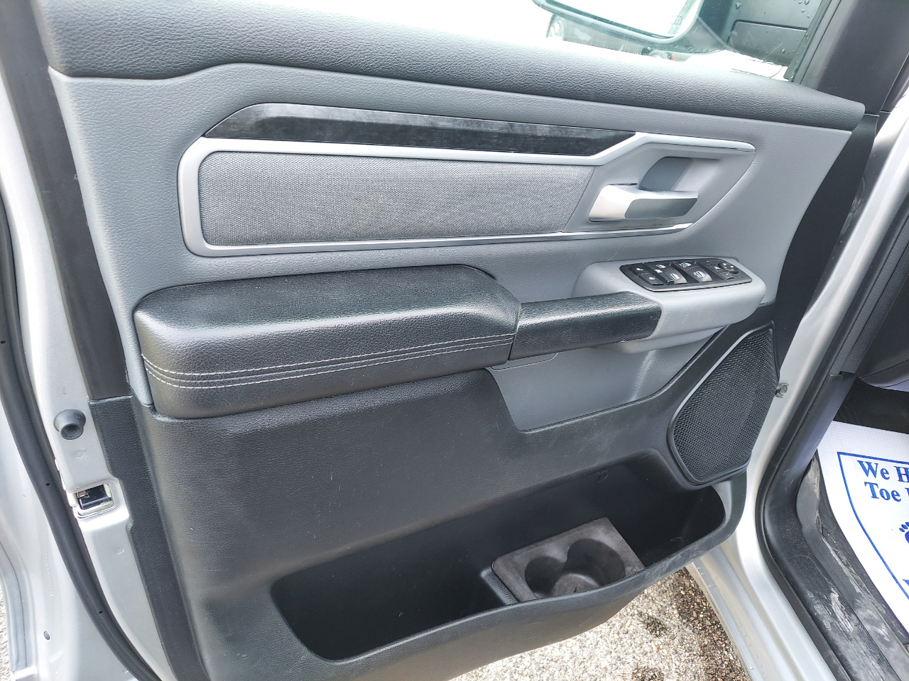 RAM 1500 Big Horn 4x4 Crew Cab 5'7" Box 2020