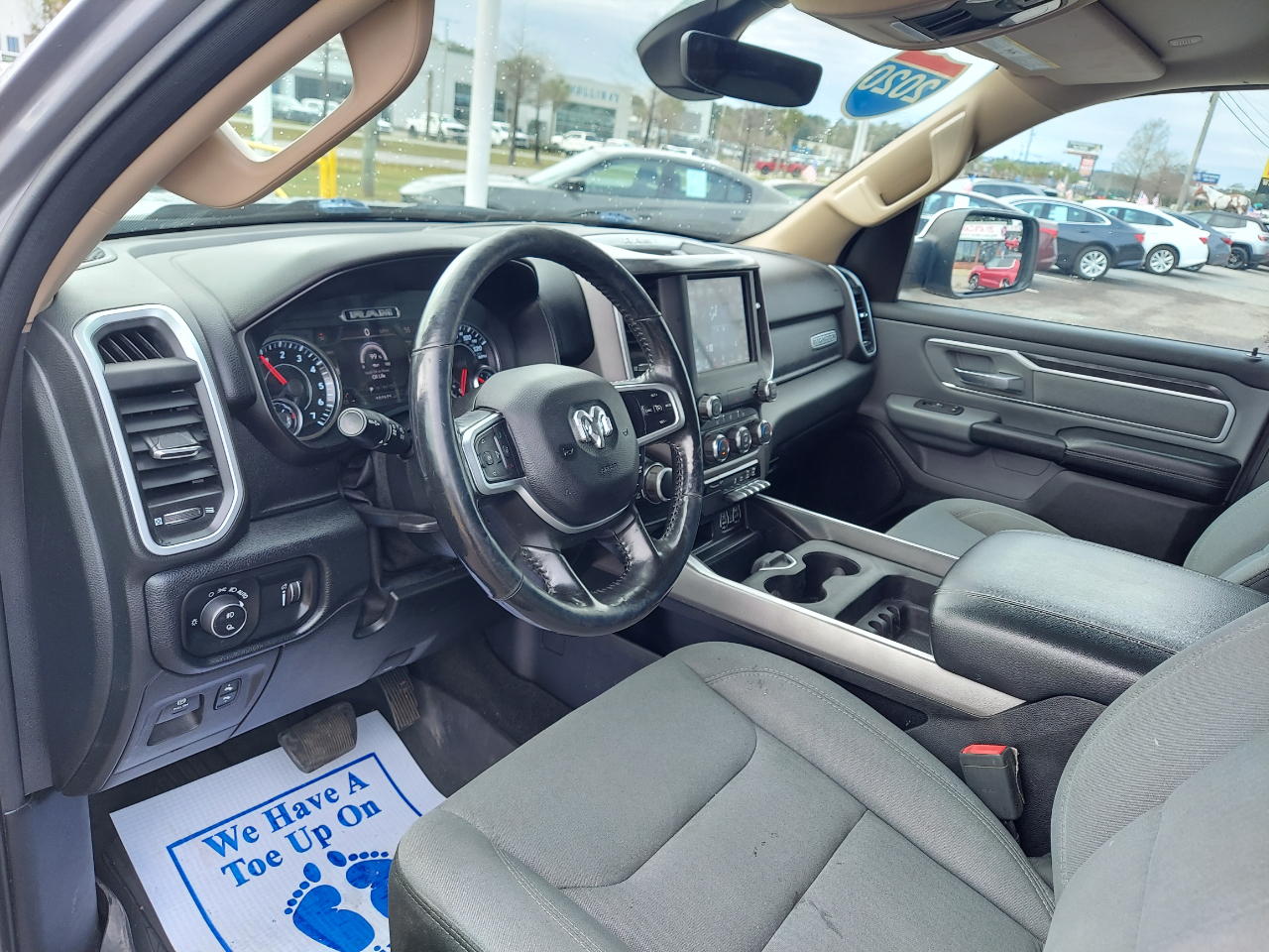 RAM 1500 Big Horn 4x4 Crew Cab 5'7" Box 2020