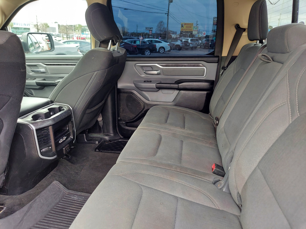 RAM 1500 Big Horn 4x4 Crew Cab 5'7" Box 2020