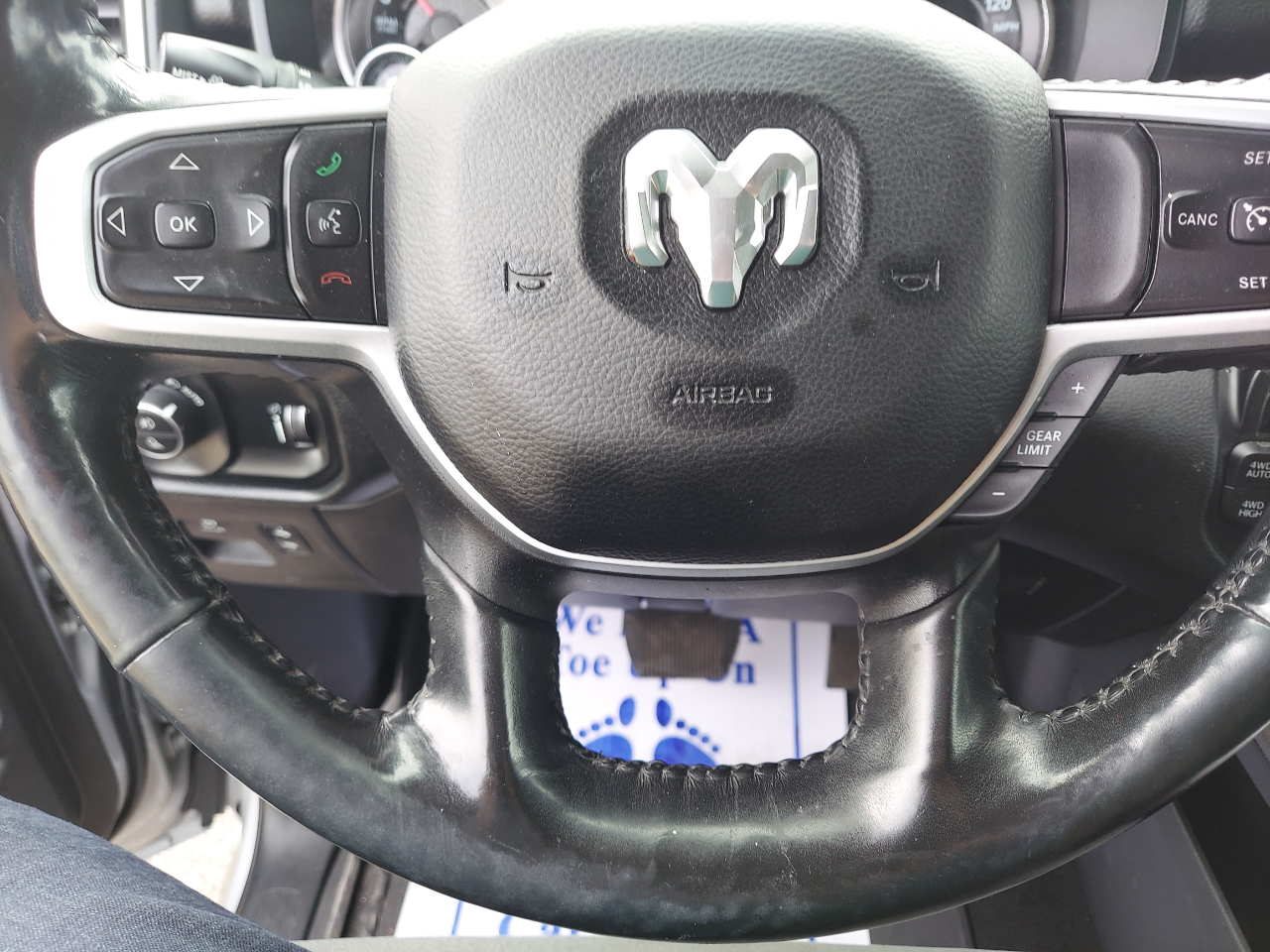 RAM 1500 Big Horn 4x4 Crew Cab 5'7" Box 2020