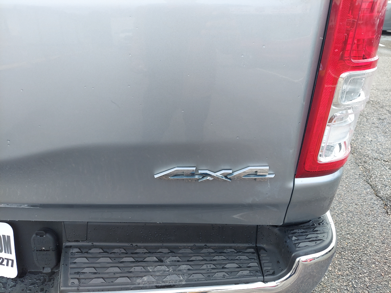 RAM 1500 Big Horn 4x4 Crew Cab 5'7" Box 2020