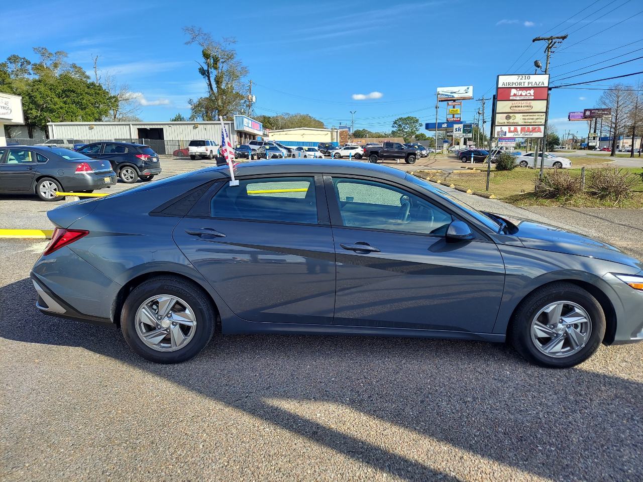 Hyundai Elantra SE IVT 2025