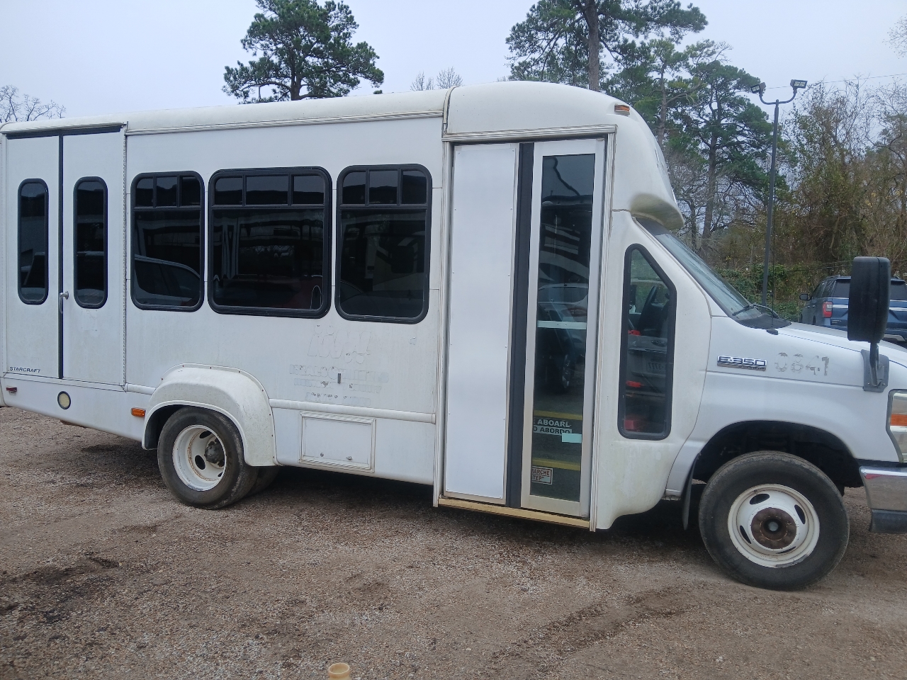 Ford Econoline E350 Super Duty 2014
