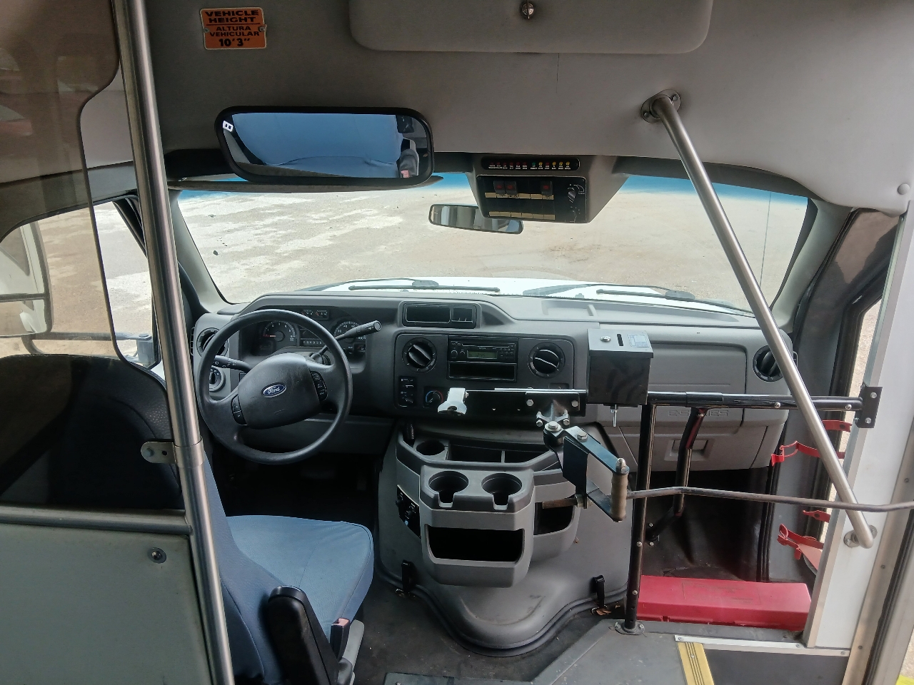 Ford Econoline E350 Super Duty 2014