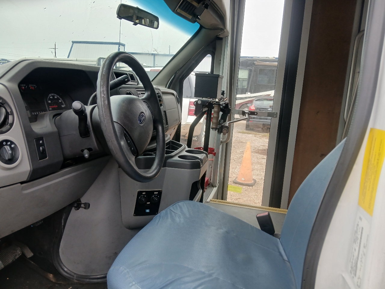 Ford Econoline E350 Super Duty 2014