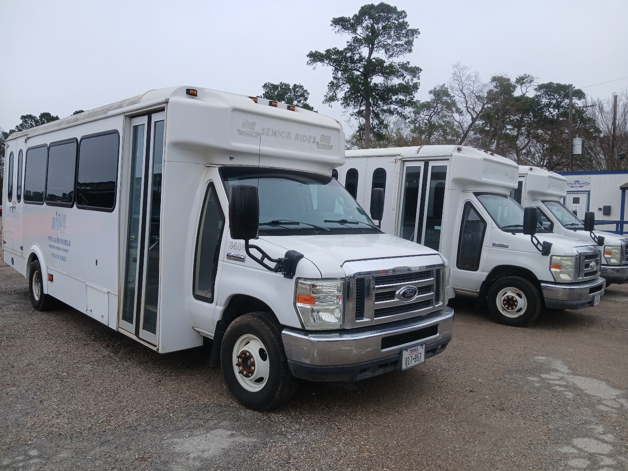 Ford Econoline E350 Super Duty 2014