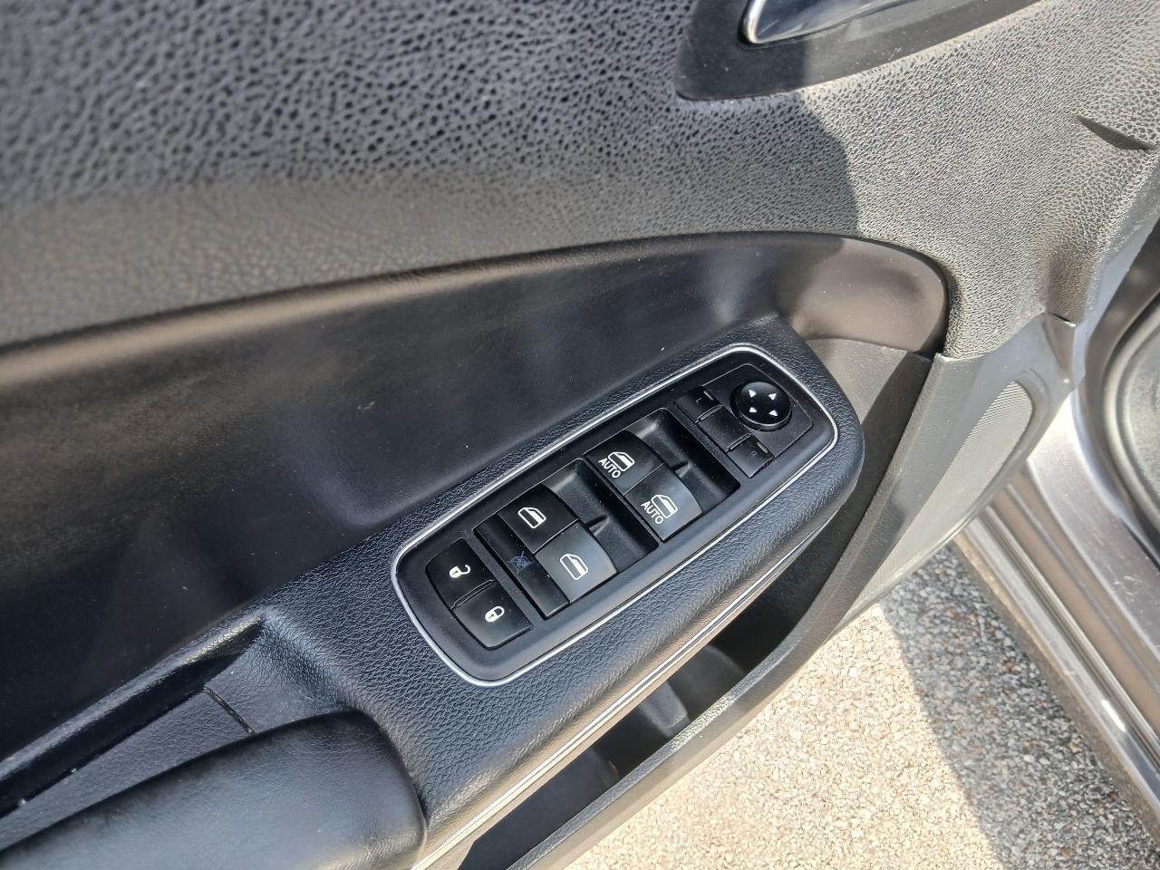 Dodge Charger 4dr Sdn SE RWD 2014