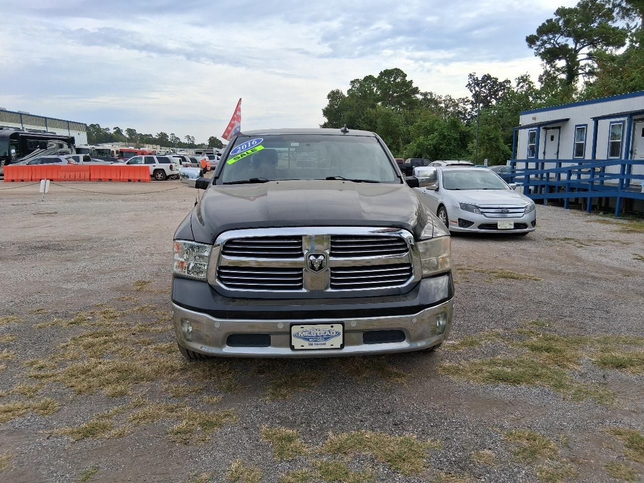 RAM 1500 SLT Crew Cab 2WD SWB 2016