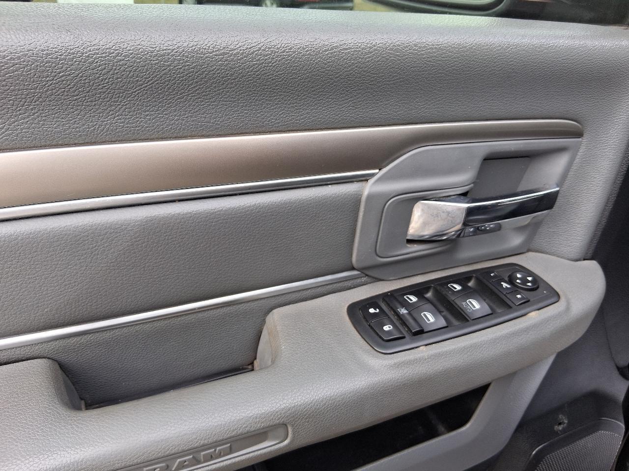 RAM 1500 SLT Crew Cab 2WD SWB 2016