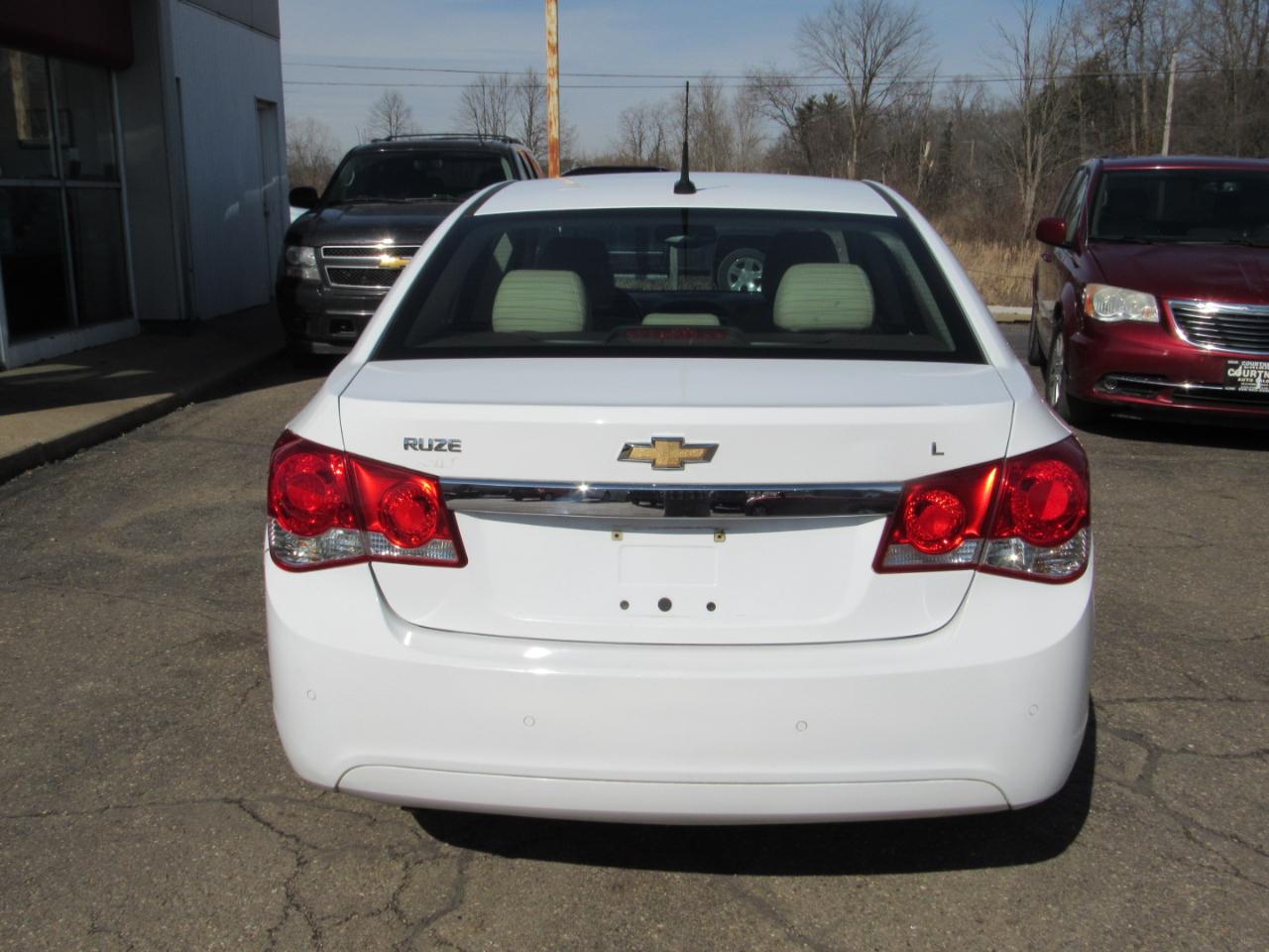 Chevrolet Cruze 4dr Sdn LT w/2LT 2011