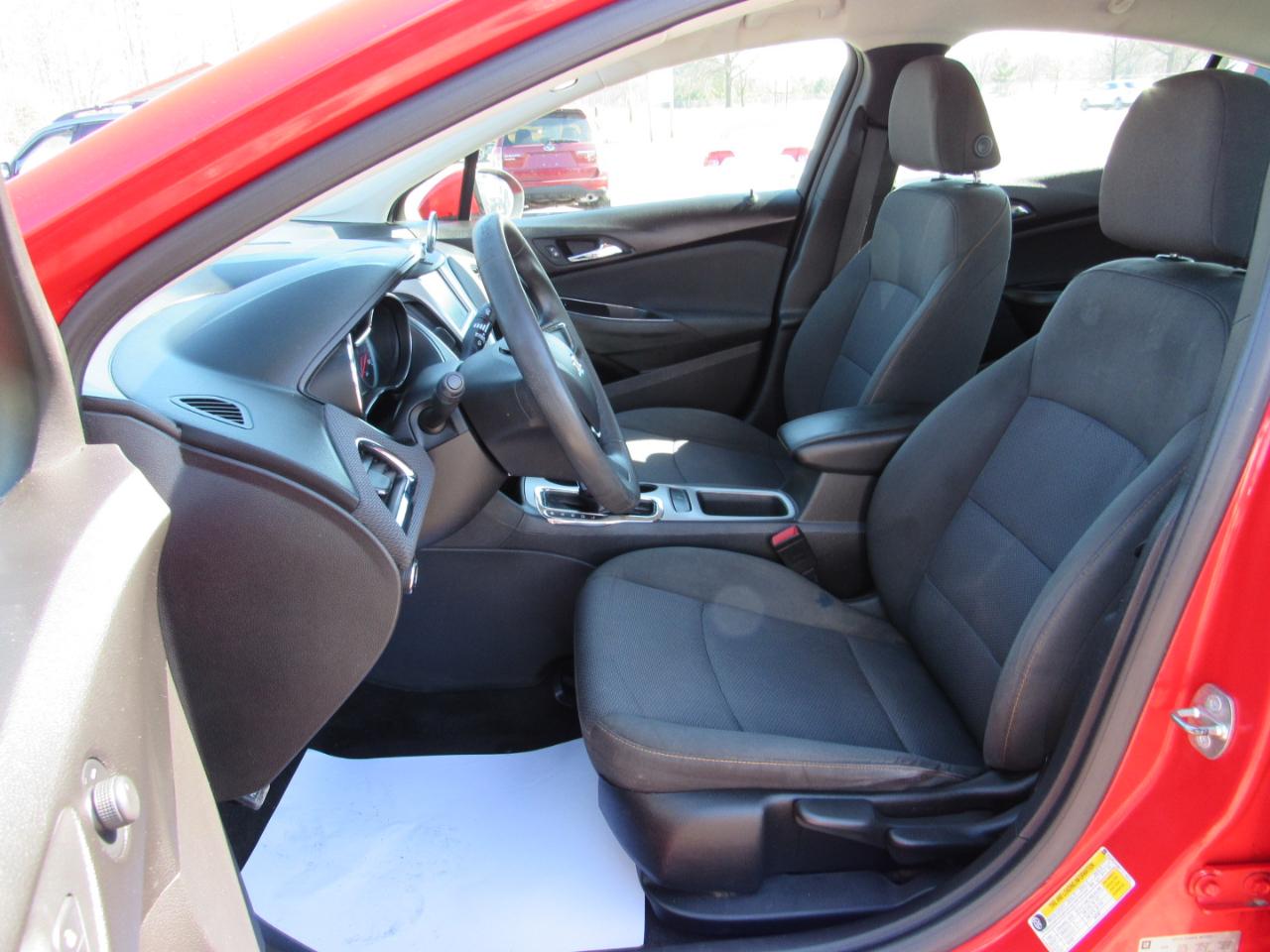 Chevrolet Cruze 4dr Sdn 1.4L LS w/1SB 2018