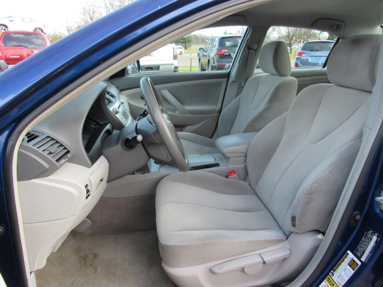 Toyota Camry 4dr Sdn I4 Man (Natl) 2009