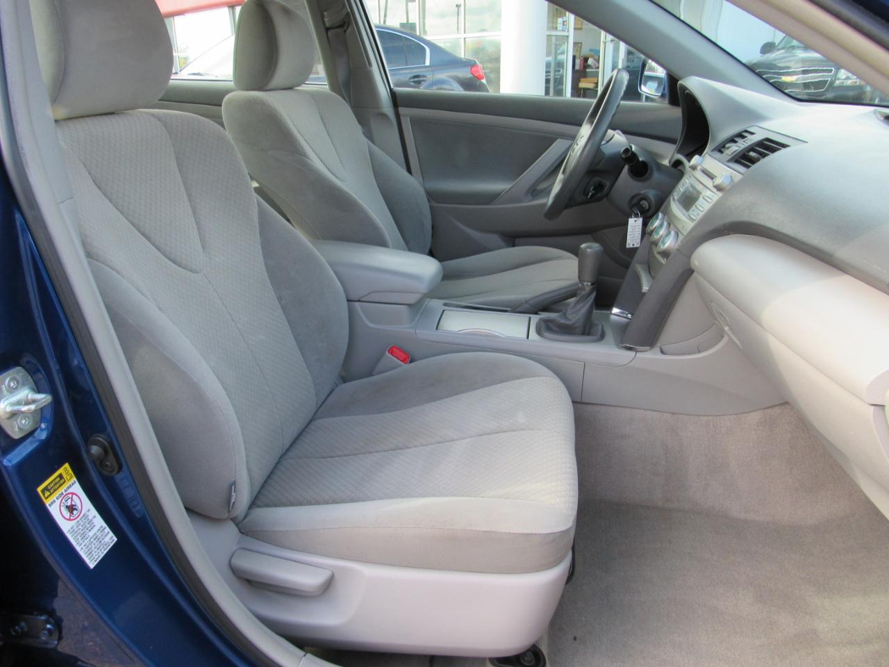 Toyota Camry 4dr Sdn I4 Man (Natl) 2009