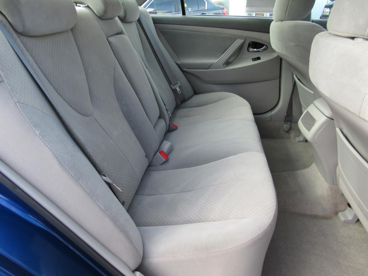 Toyota Camry 4dr Sdn I4 Man (Natl) 2009