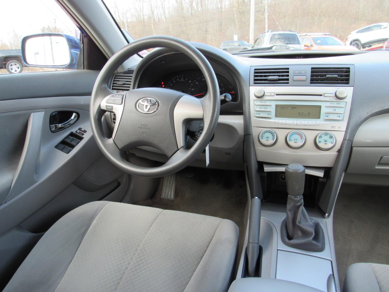 Toyota Camry 4dr Sdn I4 Man (Natl) 2009