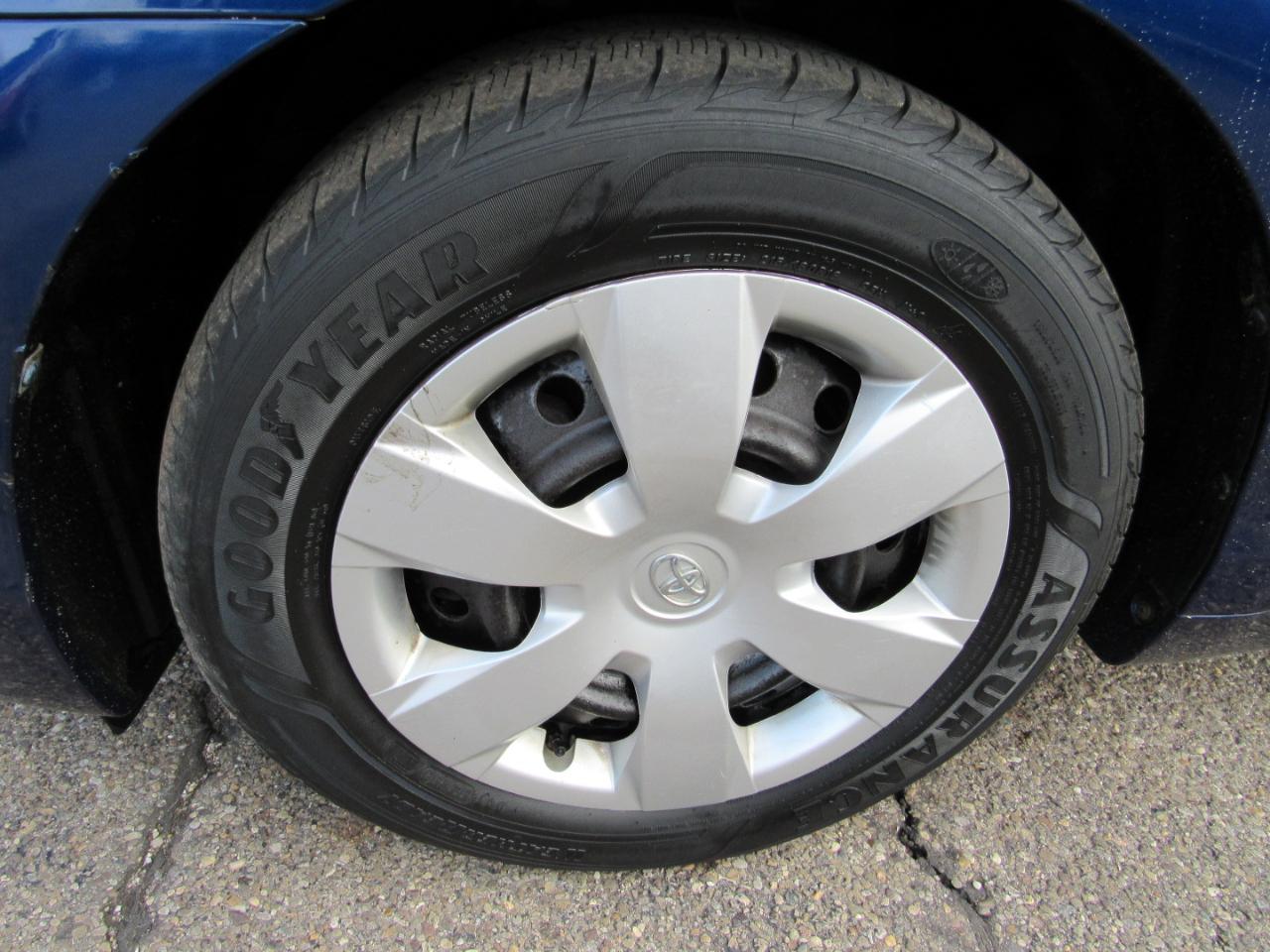 Toyota Camry 4dr Sdn I4 Man (Natl) 2009