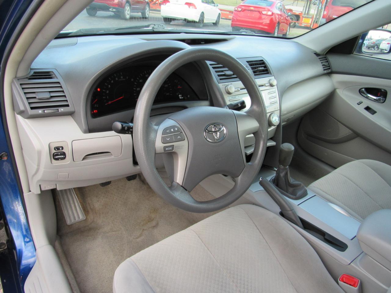 Toyota Camry 4dr Sdn I4 Man (Natl) 2009