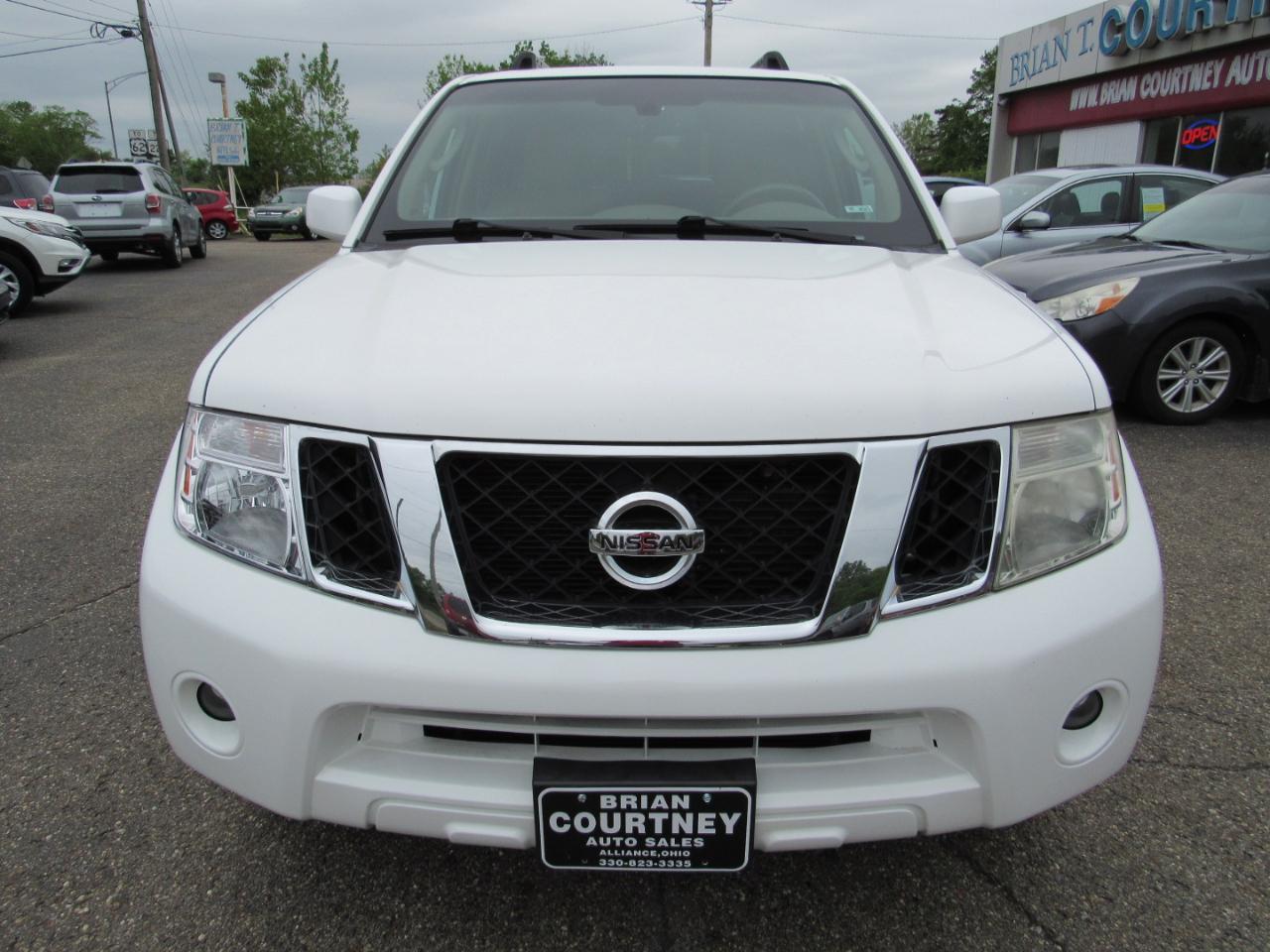 Nissan Pathfinder 4WD 4dr V6 SV 2011