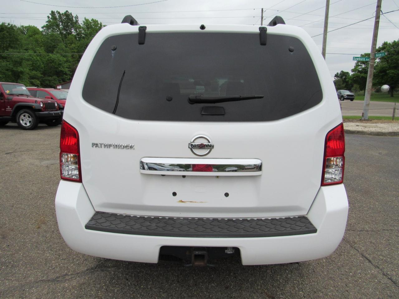 Nissan Pathfinder 4WD 4dr V6 SV 2011