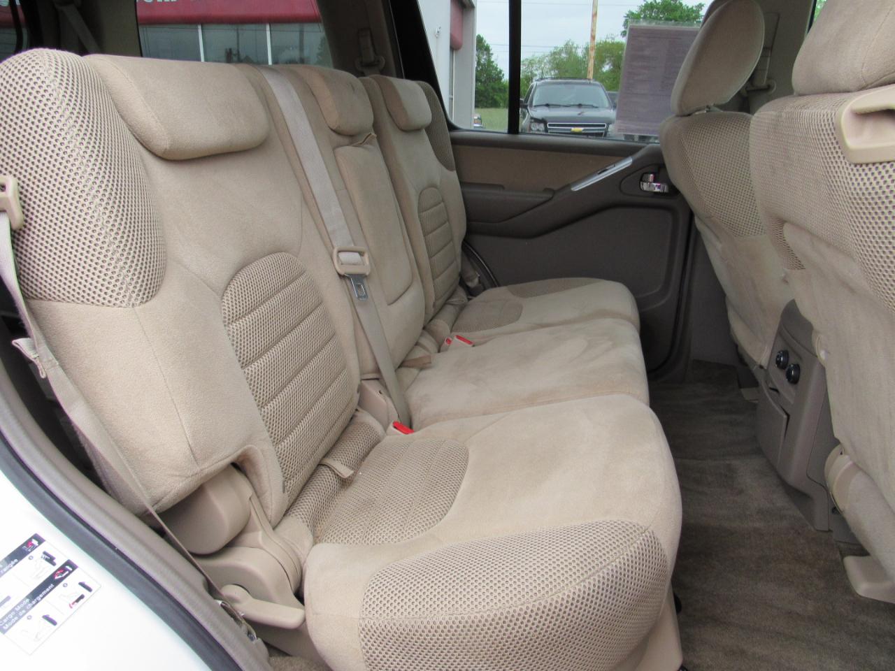 Nissan Pathfinder 4WD 4dr V6 SV 2011