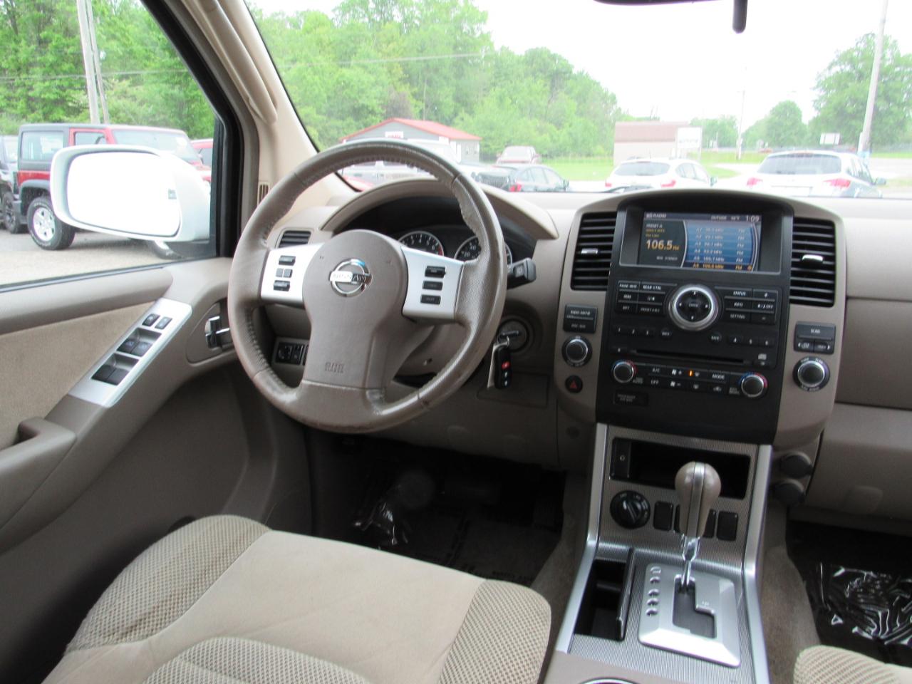 Nissan Pathfinder 4WD 4dr V6 SV 2011