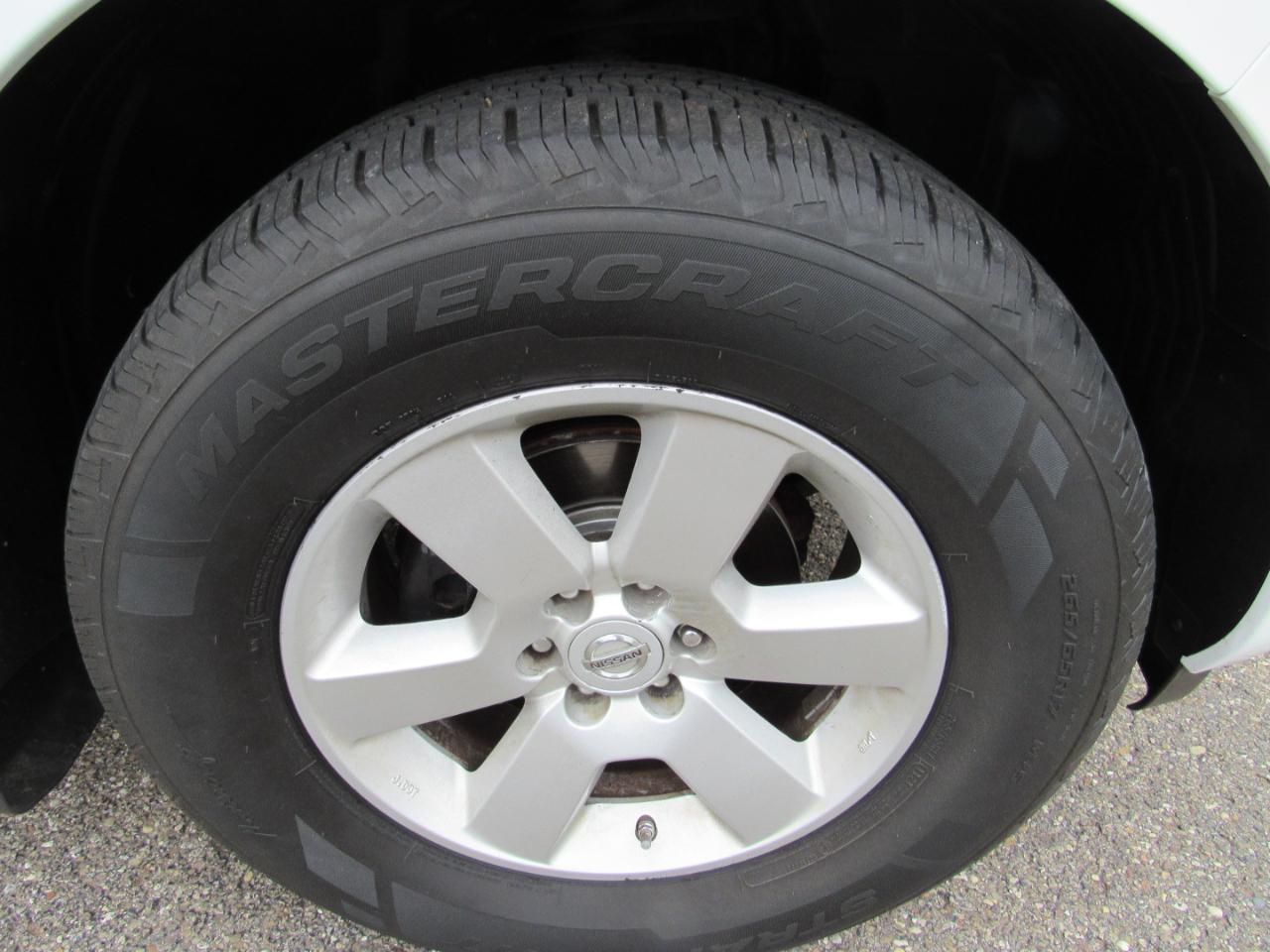 Nissan Pathfinder 4WD 4dr V6 SV 2011