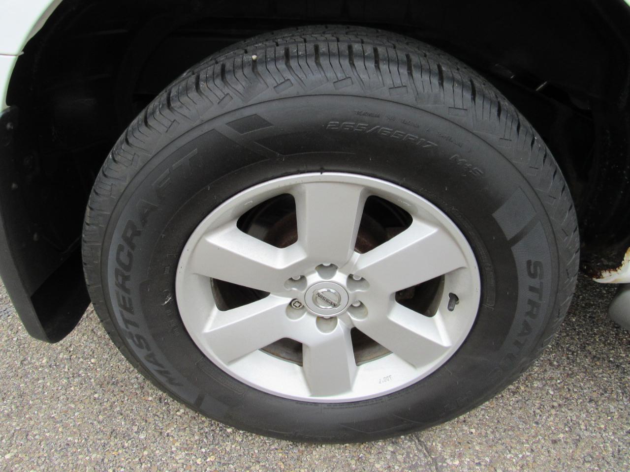 Nissan Pathfinder 4WD 4dr V6 SV 2011