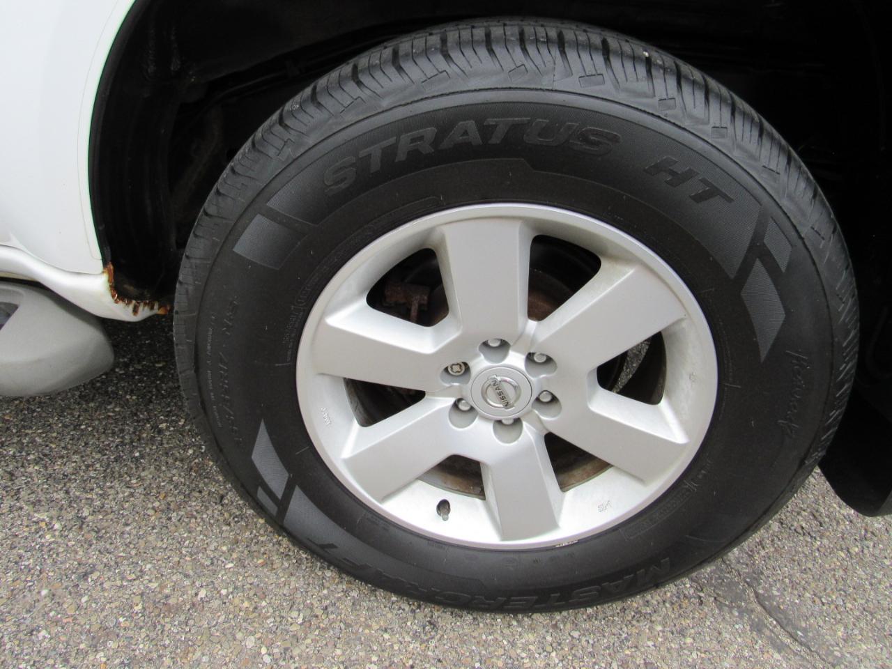 Nissan Pathfinder 4WD 4dr V6 SV 2011