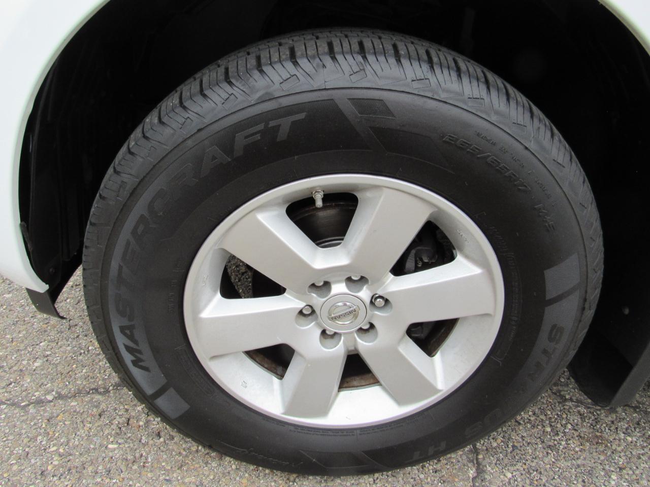 Nissan Pathfinder 4WD 4dr V6 SV 2011