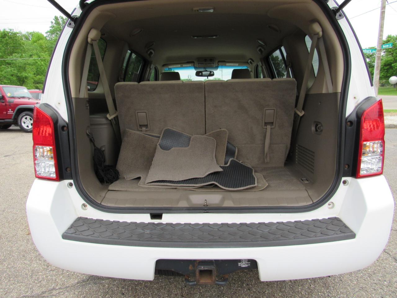 Nissan Pathfinder 4WD 4dr V6 SV 2011