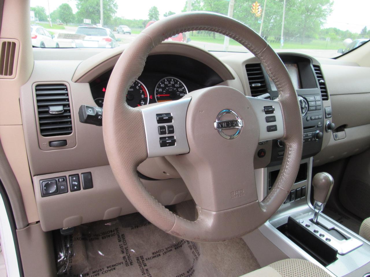 Nissan Pathfinder 4WD 4dr V6 SV 2011