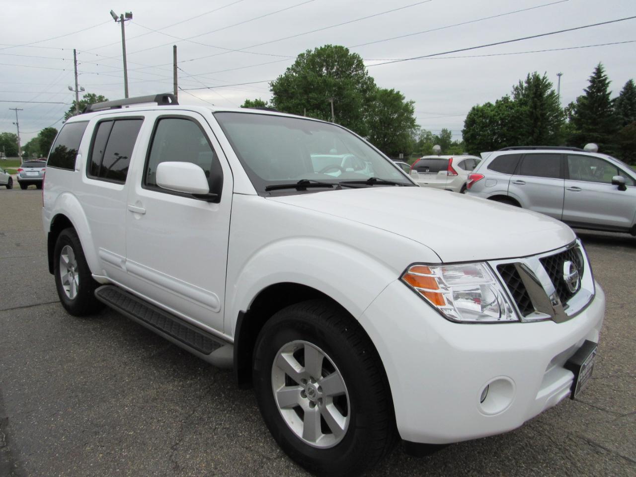 Nissan Pathfinder 4WD 4dr V6 SV 2011