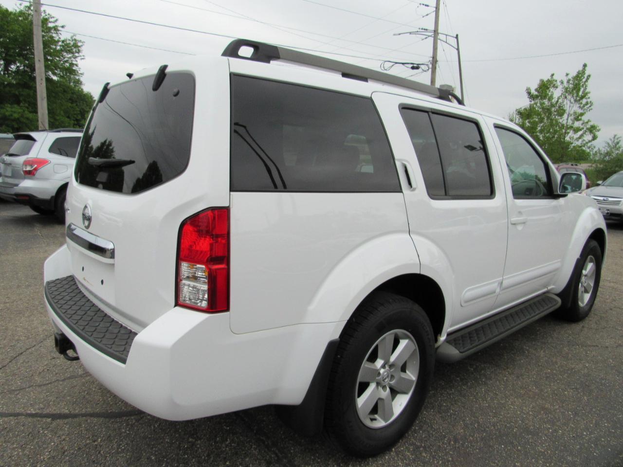 Nissan Pathfinder 4WD 4dr V6 SV 2011