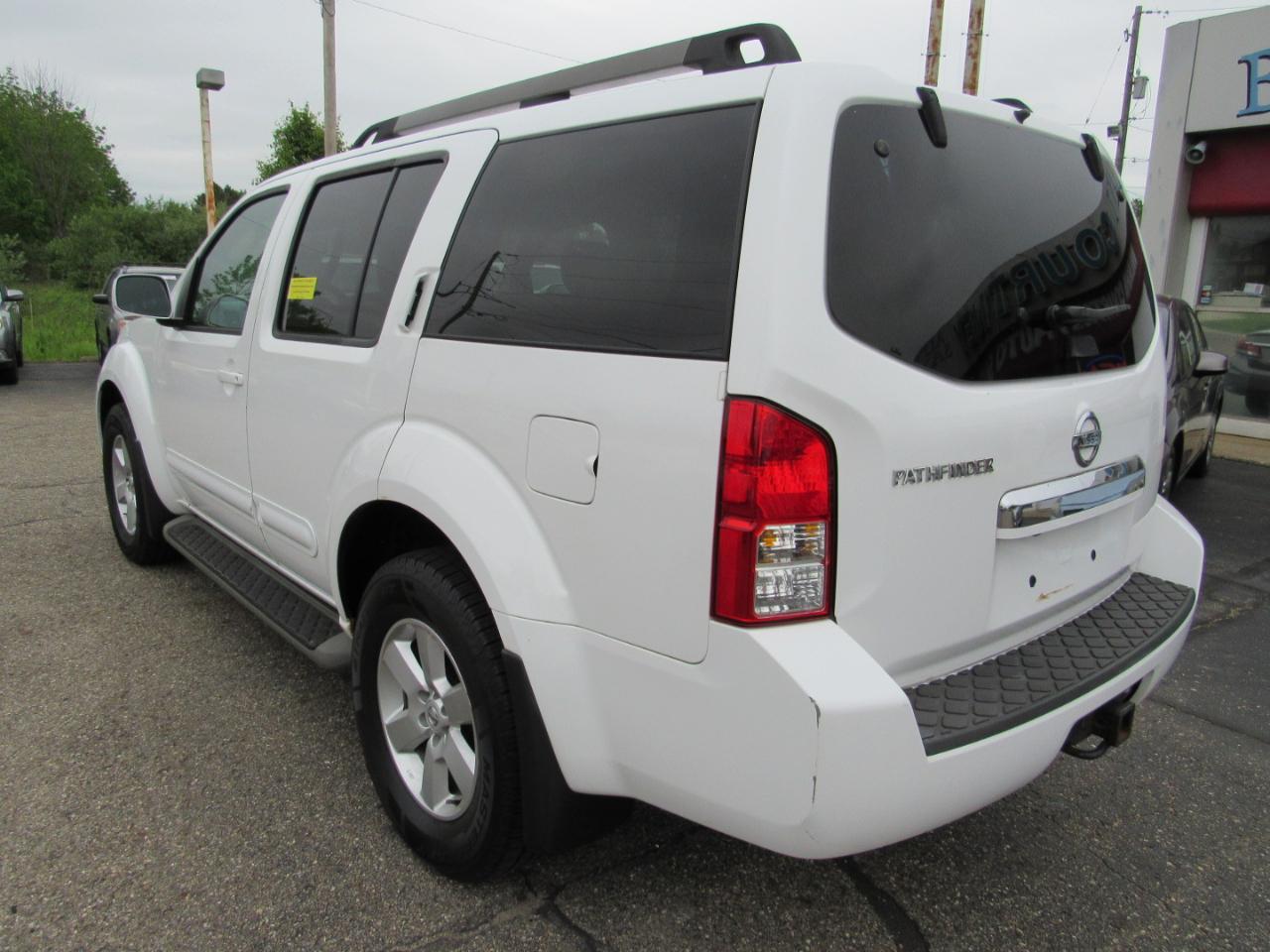 Nissan Pathfinder 4WD 4dr V6 SV 2011
