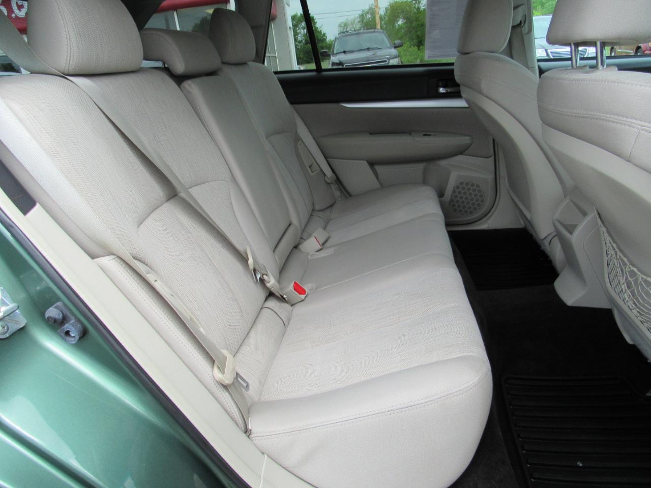Subaru Outback 4dr Wgn H4 Auto 2.5i Premium 2013
