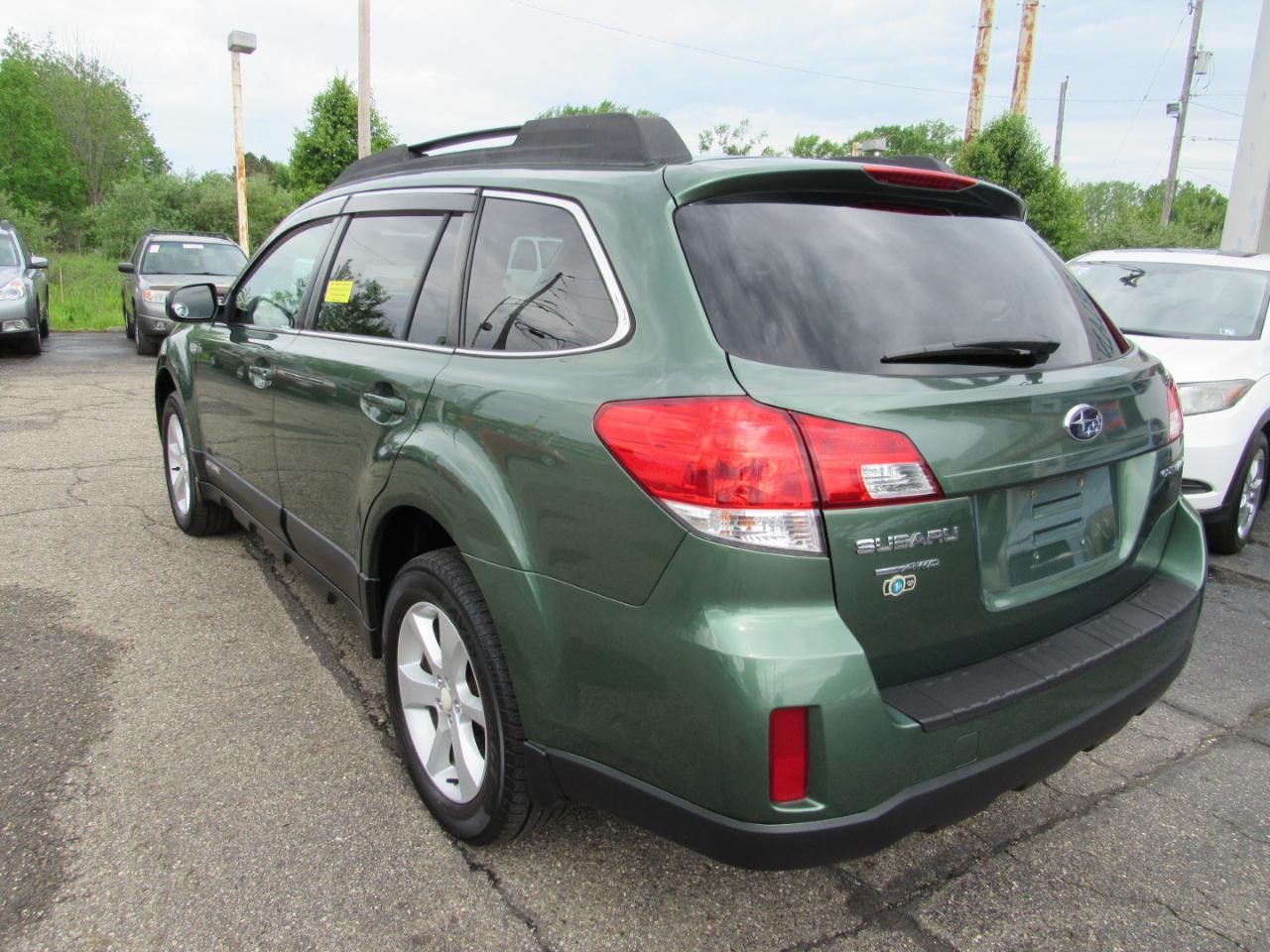 Subaru Outback 4dr Wgn H4 Auto 2.5i Premium 2013