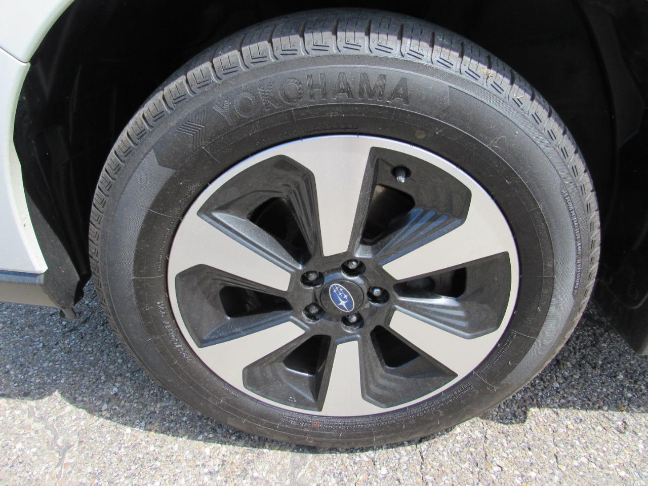 Subaru Forester 2.5i Limited CVT 2017