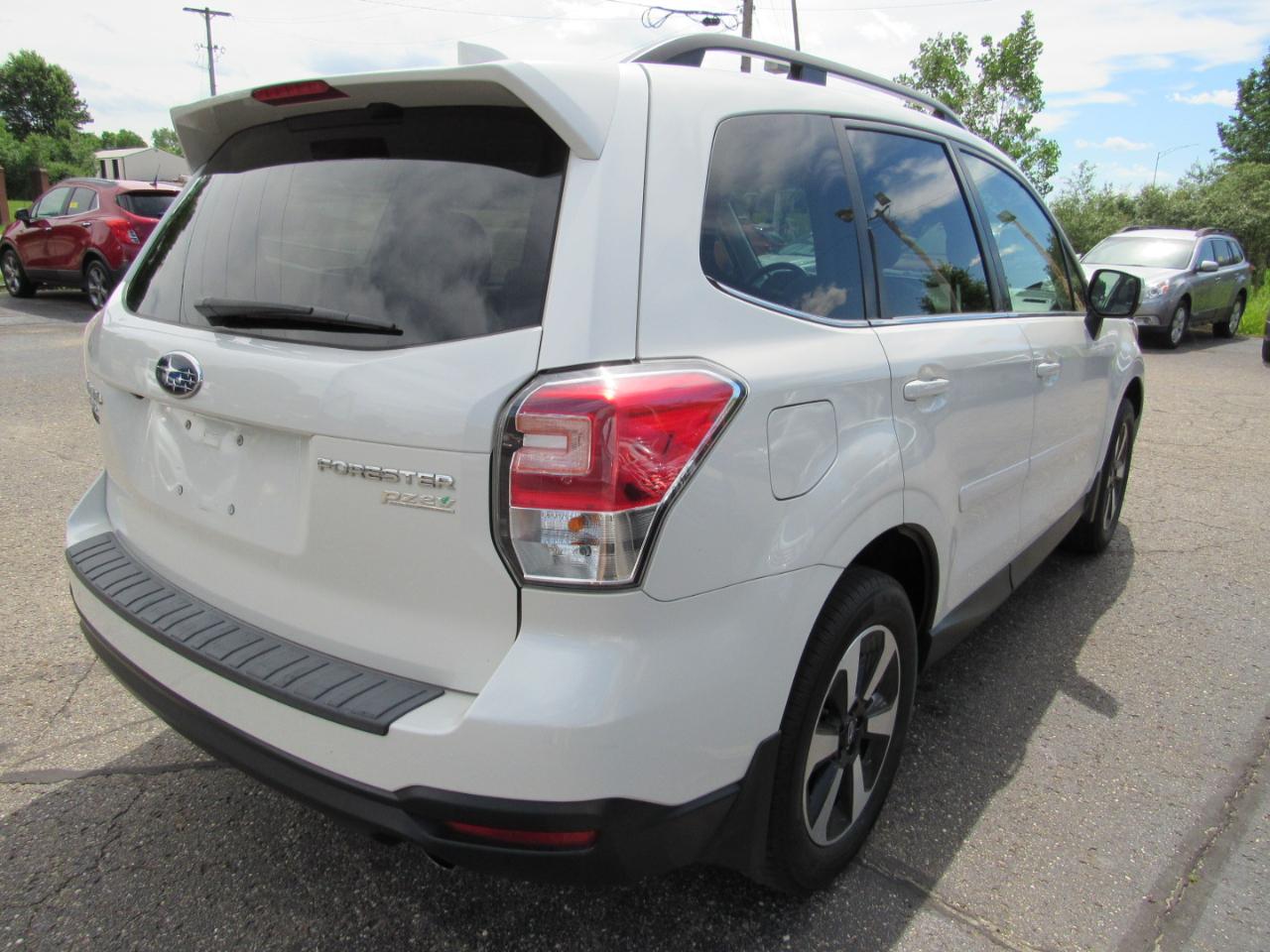 Subaru Forester 2.5i Limited CVT 2017