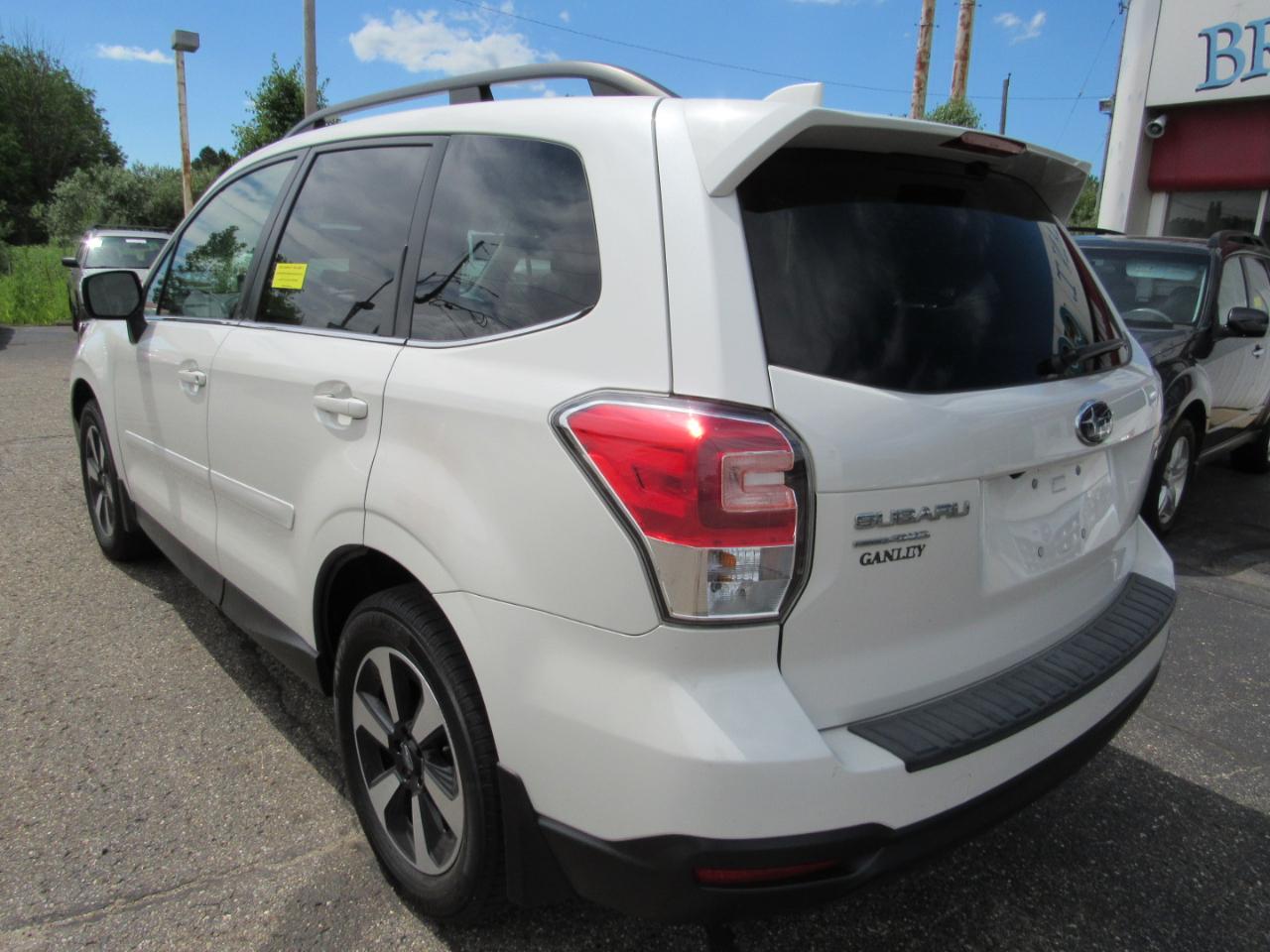 Subaru Forester 2.5i Limited CVT 2017