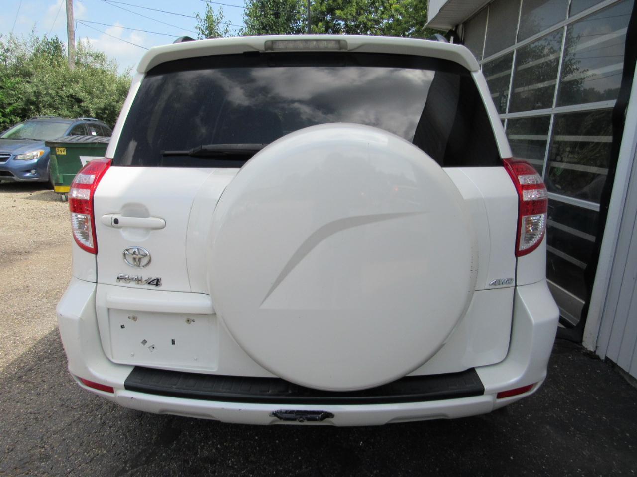 Toyota RAV4 4WD 4dr I4 Limited (Natl) 2012
