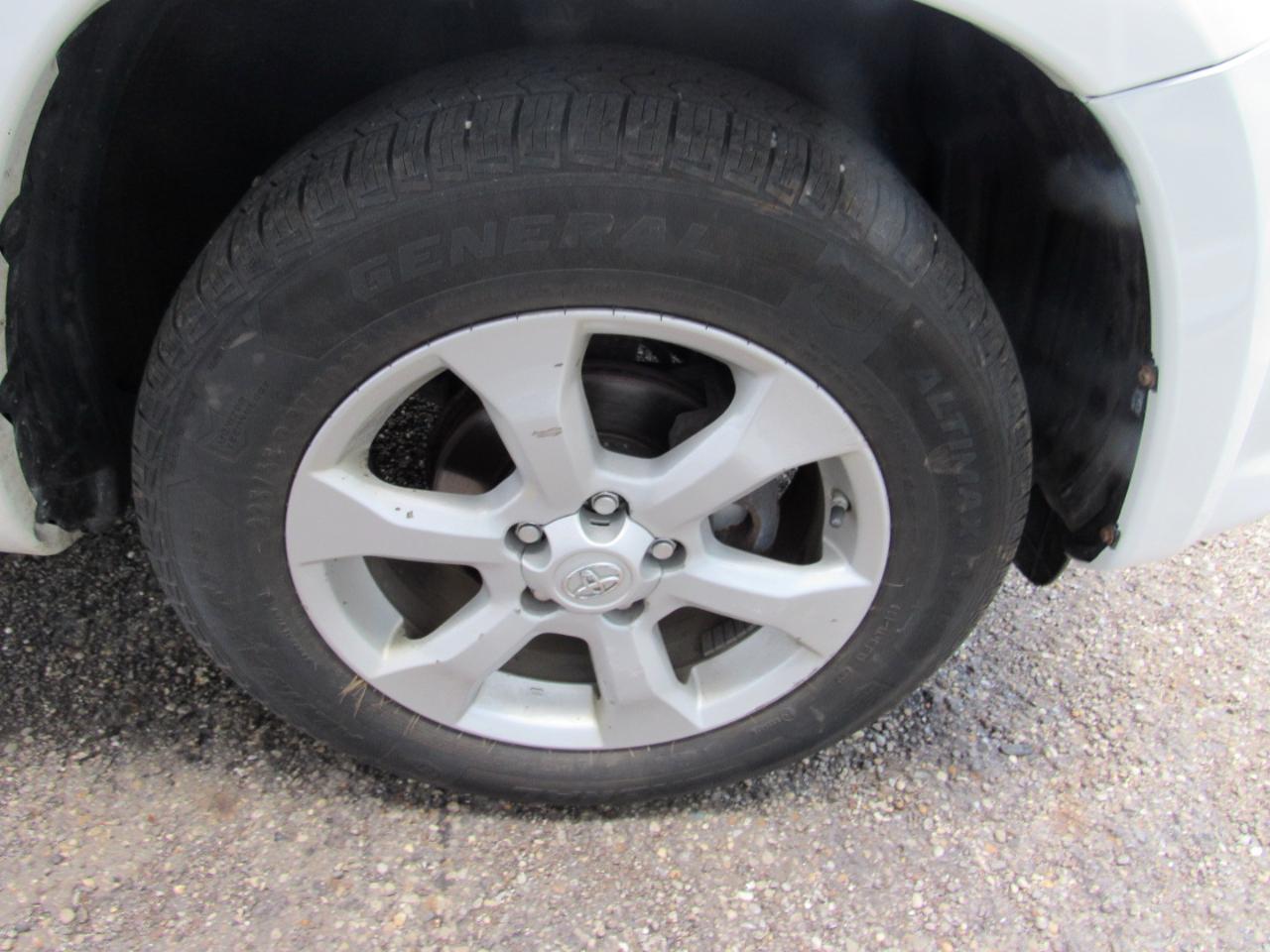 Toyota RAV4 4WD 4dr I4 Limited (Natl) 2012